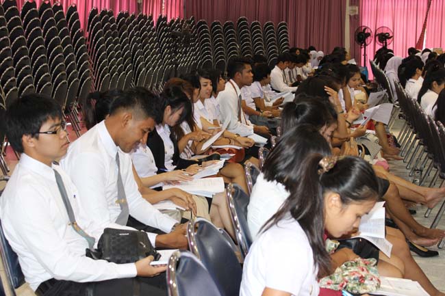 โครงการเตรียมความพร้อมและปฐมนิเทศนิสิตก่อนปฏิบัติการสอนในสถานศึกษา ประจำปีการศึกษา 2556 9-10 พฤษภาคม 2556 ณ หอประชุมปาริชาต มหาวิทยาลัยทักษิณ ภาพที่ 19