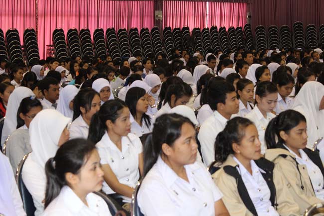 โครงการเตรียมความพร้อมและปฐมนิเทศนิสิตก่อนปฏิบัติการสอนในสถานศึกษา ประจำปีการศึกษา 2556 9-10 พฤษภาคม 2556 ณ หอประชุมปาริชาต มหาวิทยาลัยทักษิณ ภาพที่ 25