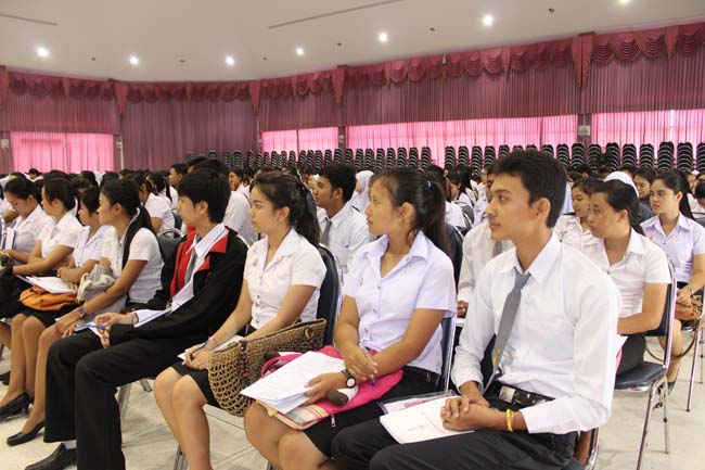 โครงการเตรียมความพร้อมและปฐมนิเทศนิสิตก่อนปฏิบัติการสอนในสถานศึกษา ประจำปีการศึกษา 2556 9-10 พฤษภาคม 2556 ณ หอประชุมปาริชาต มหาวิทยาลัยทักษิณ ภาพที่ 33