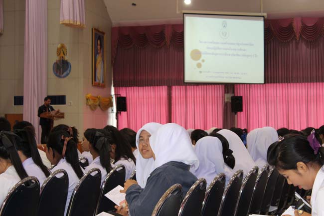 โครงการเตรียมความพร้อมและปฐมนิเทศนิสิตก่อนปฏิบัติการสอนในสถานศึกษา ประจำปีการศึกษา 2556 9-10 พฤษภาคม 2556 ณ หอประชุมปาริชาต มหาวิทยาลัยทักษิณ ภาพที่ 35