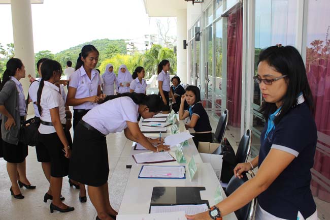 โครงการเตรียมความพร้อมและปฐมนิเทศนิสิตก่อนปฏิบัติการสอนในสถานศึกษา ประจำปีการศึกษา 2556 9-10 พฤษภาคม 2556 ณ หอประชุมปาริชาต มหาวิทยาลัยทักษิณ ภาพที่ 56