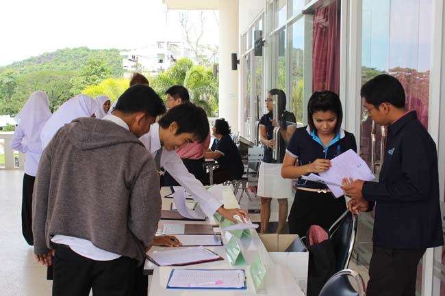 โครงการเตรียมความพร้อมและปฐมนิเทศนิสิตก่อนปฏิบัติการสอนในสถานศึกษา ประจำปีการศึกษา 2556 9-10 พฤษภาคม 2556 ณ หอประชุมปาริชาต มหาวิทยาลัยทักษิณ ภาพที่ 59