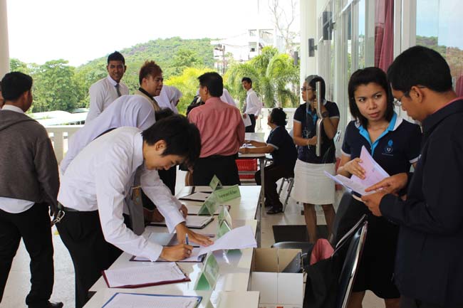 โครงการเตรียมความพร้อมและปฐมนิเทศนิสิตก่อนปฏิบัติการสอนในสถานศึกษา ประจำปีการศึกษา 2556 9-10 พฤษภาคม 2556 ณ หอประชุมปาริชาต มหาวิทยาลัยทักษิณ ภาพที่ 60