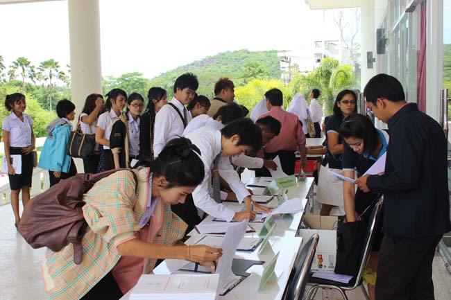 โครงการเตรียมความพร้อมและปฐมนิเทศนิสิตก่อนปฏิบัติการสอนในสถานศึกษา ประจำปีการศึกษา 2556 9-10 พฤษภาคม 2556 ณ หอประชุมปาริชาต มหาวิทยาลัยทักษิณ ภาพที่ 61