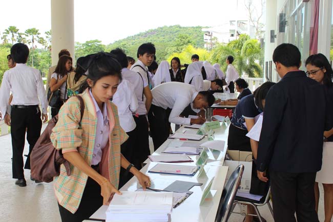 โครงการเตรียมความพร้อมและปฐมนิเทศนิสิตก่อนปฏิบัติการสอนในสถานศึกษา ประจำปีการศึกษา 2556 9-10 พฤษภาคม 2556 ณ หอประชุมปาริชาต มหาวิทยาลัยทักษิณ ภาพที่ 62