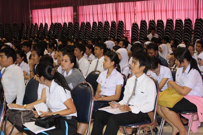 โครงการเตรียมความพร้อมและปฐมนิเทศนิสิตก่อนปฏิบัติการสอนในสถานศึกษา ประจำปีการศึกษา 2556 9-10 พฤษภาคม 2556 ณ หอประชุมปาริชาต มหาวิทยาลัยทักษิณ ภาพที่ 73