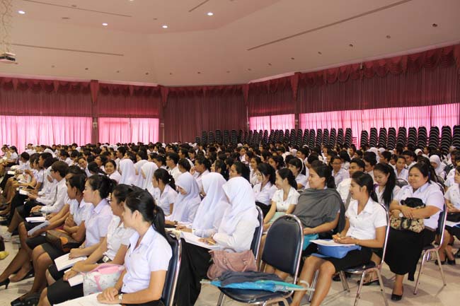 โครงการเตรียมความพร้อมและปฐมนิเทศนิสิตก่อนปฏิบัติการสอนในสถานศึกษา ประจำปีการศึกษา 2556 9-10 พฤษภาคม 2556 ณ หอประชุมปาริชาต มหาวิทยาลัยทักษิณ ภาพที่ 75