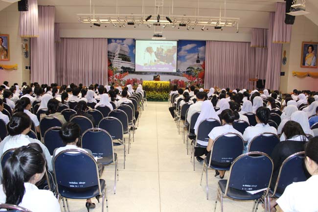 โครงการเตรียมความพร้อมและปฐมนิเทศนิสิตก่อนปฏิบัติการสอนในสถานศึกษา ประจำปีการศึกษา 2556 9-10 พฤษภาคม 2556 ณ หอประชุมปาริชาต มหาวิทยาลัยทักษิณ ภาพที่ 93