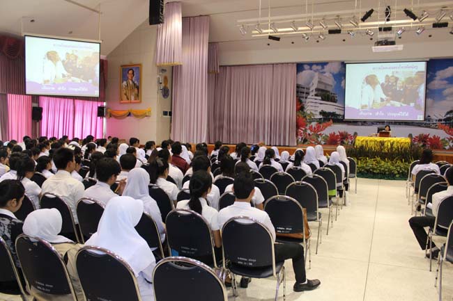 โครงการเตรียมความพร้อมและปฐมนิเทศนิสิตก่อนปฏิบัติการสอนในสถานศึกษา ประจำปีการศึกษา 2556 9-10 พฤษภาคม 2556 ณ หอประชุมปาริชาต มหาวิทยาลัยทักษิณ ภาพที่ 94