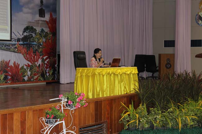 โครงการเตรียมความพร้อมและปฐมนิเทศนิสิตก่อนปฏิบัติการสอนในสถานศึกษา ประจำปีการศึกษา 2556 9-10 พฤษภาคม 2556 ณ หอประชุมปาริชาต มหาวิทยาลัยทักษิณ ภาพที่ 99