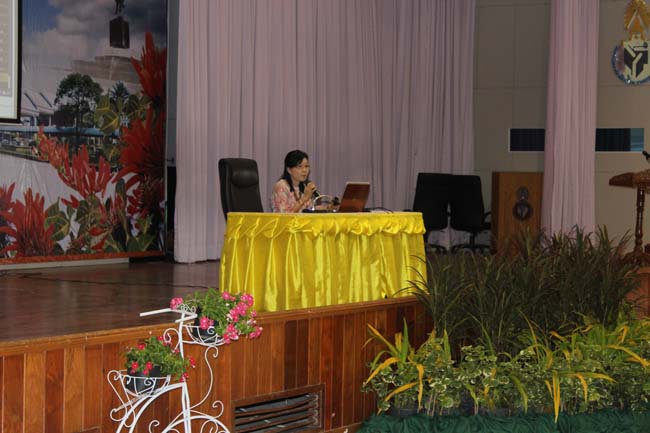 โครงการเตรียมความพร้อมและปฐมนิเทศนิสิตก่อนปฏิบัติการสอนในสถานศึกษา ประจำปีการศึกษา 2556 9-10 พฤษภาคม 2556 ณ หอประชุมปาริชาต มหาวิทยาลัยทักษิณ ภาพที่ 100