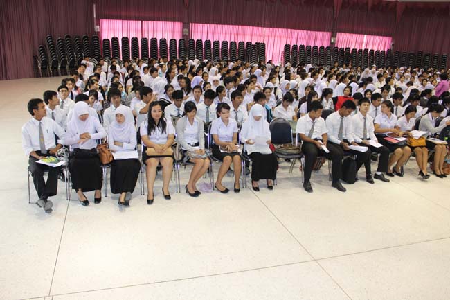 โครงการเตรียมความพร้อมและปฐมนิเทศนิสิตก่อนปฏิบัติการสอนในสถานศึกษา ประจำปีการศึกษา 2556 9-10 พฤษภาคม 2556 ณ หอประชุมปาริชาต มหาวิทยาลัยทักษิณ ภาพที่ 102