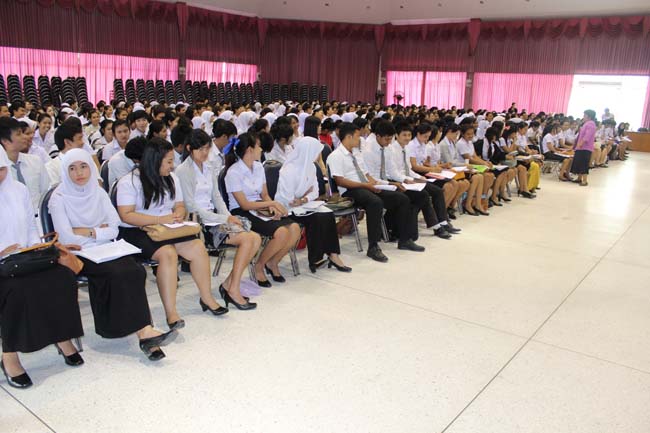 โครงการเตรียมความพร้อมและปฐมนิเทศนิสิตก่อนปฏิบัติการสอนในสถานศึกษา ประจำปีการศึกษา 2556 9-10 พฤษภาคม 2556 ณ หอประชุมปาริชาต มหาวิทยาลัยทักษิณ ภาพที่ 105