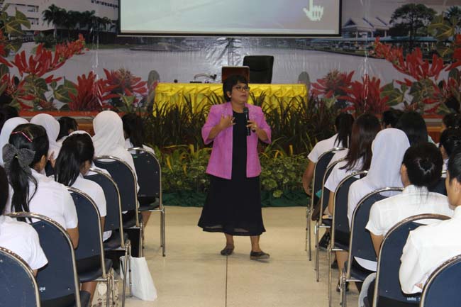 โครงการเตรียมความพร้อมและปฐมนิเทศนิสิตก่อนปฏิบัติการสอนในสถานศึกษา ประจำปีการศึกษา 2556 9-10 พฤษภาคม 2556 ณ หอประชุมปาริชาต มหาวิทยาลัยทักษิณ ภาพที่ 106