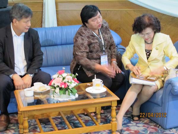 โครงการค่ายปลูกฝังคุณลักษณะความเป็นครูและเสริมประสบการณ์วิชาชีพครูสำหรับนิสิต/นักศึกษา ทุนโครงการ สควค. ปี 2555 ภาพที่ 124