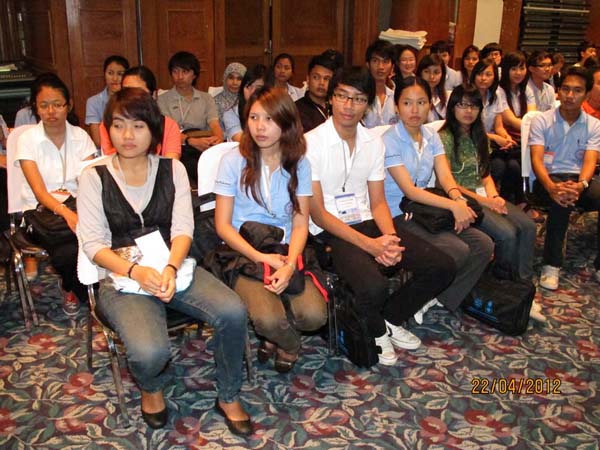 โครงการค่ายปลูกฝังคุณลักษณะความเป็นครูและเสริมประสบการณ์วิชาชีพครูสำหรับนิสิต/นักศึกษา ทุนโครงการ สควค. ปี 2555 ภาพที่ 153