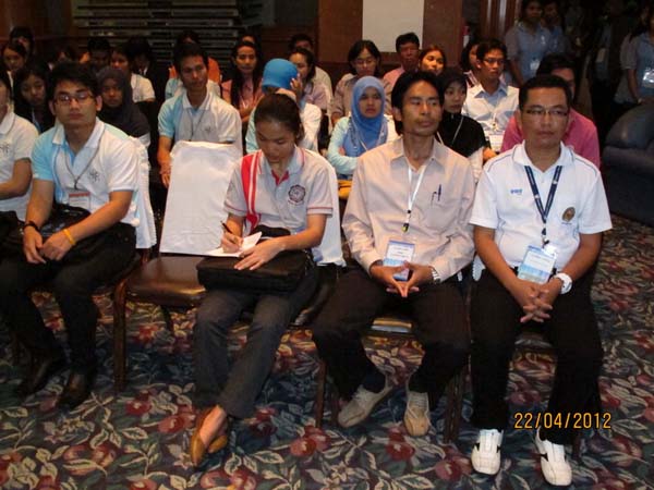 โครงการค่ายปลูกฝังคุณลักษณะความเป็นครูและเสริมประสบการณ์วิชาชีพครูสำหรับนิสิต/นักศึกษา ทุนโครงการ สควค. ปี 2555 ภาพที่ 166