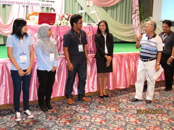 โครงการค่ายปลูกฝังคุณลักษณะความเป็นครูและเสริมประสบการณ์วิชาชีพครูสำหรับนิสิต/นักศึกษา ทุนโครงการ สควค. ปี 2555 ภาพที่ 173