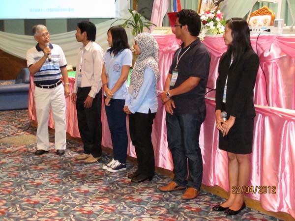 โครงการค่ายปลูกฝังคุณลักษณะความเป็นครูและเสริมประสบการณ์วิชาชีพครูสำหรับนิสิต/นักศึกษา ทุนโครงการ สควค. ปี 2555 ภาพที่ 176
