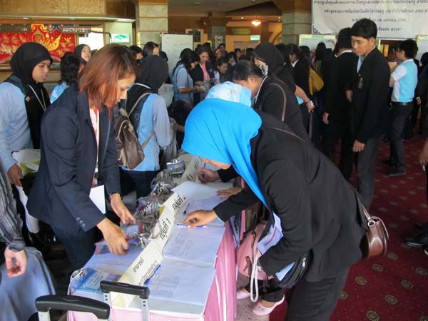 โครงการค่ายปลูกฝังคุณลักษณะความเป็นครูและเสริมประสบการณ์วิชาชีพครูสำหรับนิสิต/นักศึกษา ทุนโครงการ สควค. ปี 2555 ภาพที่ 196