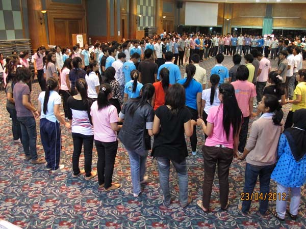 โครงการค่ายปลูกฝังคุณลักษณะความเป็นครูและเสริมประสบการณ์วิชาชีพครูสำหรับนิสิต/นักศึกษา ทุนโครงการ สควค. ปี 2555 ภาพที่ 197