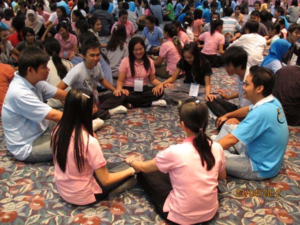 โครงการค่ายปลูกฝังคุณลักษณะความเป็นครูและเสริมประสบการณ์วิชาชีพครูสำหรับนิสิต/นักศึกษา ทุนโครงการ สควค. ปี 2555 ภาพที่ 211