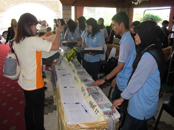 โครงการค่ายปลูกฝังคุณลักษณะความเป็นครูและเสริมประสบการณ์วิชาชีพครูสำหรับนิสิต/นักศึกษา ทุนโครงการ สควค. ปี 2555 ภาพที่ 219