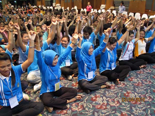 โครงการค่ายปลูกฝังคุณลักษณะความเป็นครูและเสริมประสบการณ์วิชาชีพครูสำหรับนิสิต/นักศึกษา ทุนโครงการ สควค. ปี 2555 ภาพที่ 222