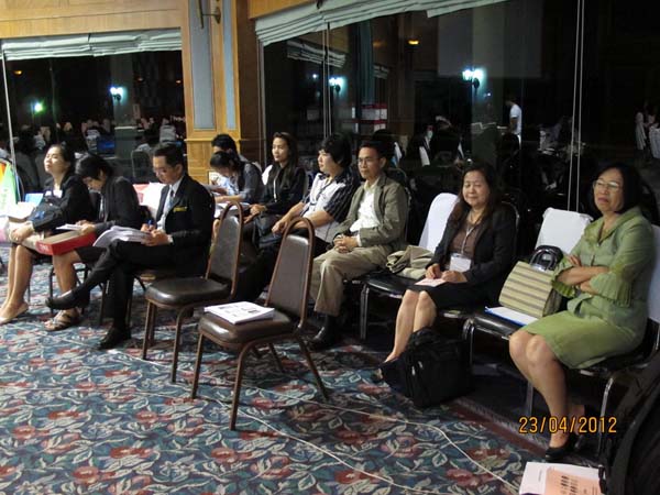 โครงการค่ายปลูกฝังคุณลักษณะความเป็นครูและเสริมประสบการณ์วิชาชีพครูสำหรับนิสิต/นักศึกษา ทุนโครงการ สควค. ปี 2555 ภาพที่ 228