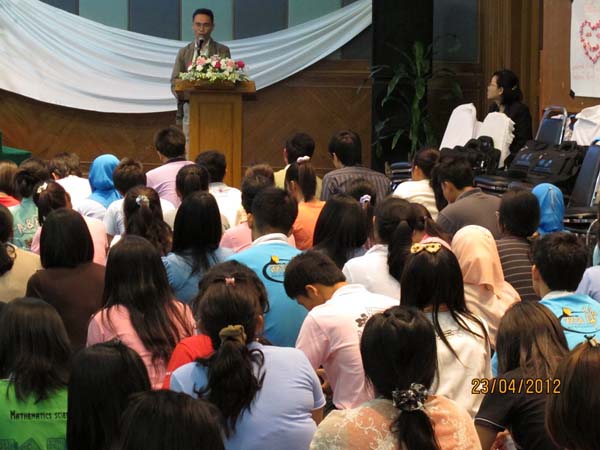 โครงการค่ายปลูกฝังคุณลักษณะความเป็นครูและเสริมประสบการณ์วิชาชีพครูสำหรับนิสิต/นักศึกษา ทุนโครงการ สควค. ปี 2555 ภาพที่ 251