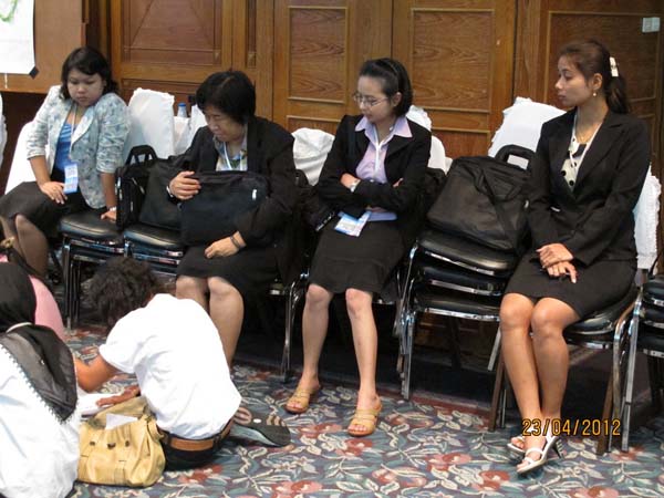 โครงการค่ายปลูกฝังคุณลักษณะความเป็นครูและเสริมประสบการณ์วิชาชีพครูสำหรับนิสิต/นักศึกษา ทุนโครงการ สควค. ปี 2555 ภาพที่ 348