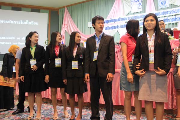 โครงการค่ายปลูกฝังคุณลักษณะความเป็นครูและเสริมประสบการณ์วิชาชีพครูสำหรับนิสิต/นักศึกษา ทุนโครงการ สควค. ปี 2555 ภาพที่ 379