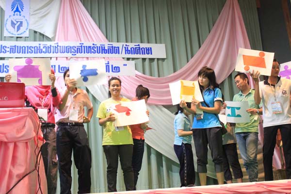 โครงการค่ายปลูกฝังคุณลักษณะความเป็นครูและเสริมประสบการณ์วิชาชีพครูสำหรับนิสิต/นักศึกษา ทุนโครงการ สควค. ปี 2555 ภาพที่ 394