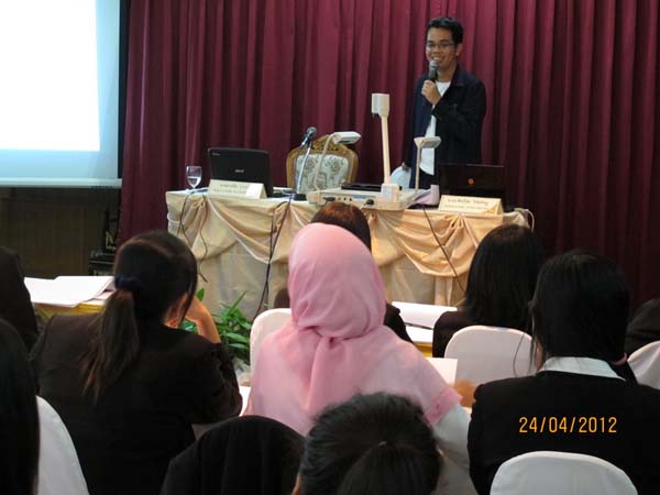 โครงการค่ายปลูกฝังคุณลักษณะความเป็นครูและเสริมประสบการณ์วิชาชีพครูสำหรับนิสิต/นักศึกษา ทุนโครงการ สควค. ปี 2555 ภาพที่ 405