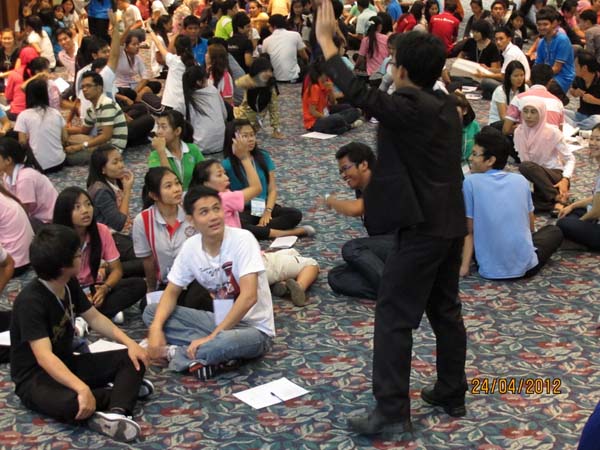 โครงการค่ายปลูกฝังคุณลักษณะความเป็นครูและเสริมประสบการณ์วิชาชีพครูสำหรับนิสิต/นักศึกษา ทุนโครงการ สควค. ปี 2555 ภาพที่ 423