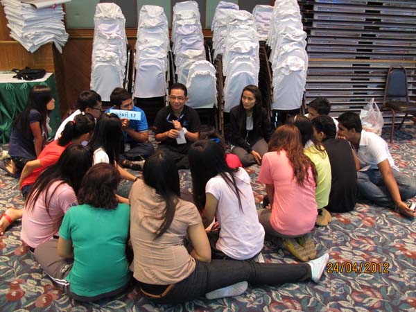 โครงการค่ายปลูกฝังคุณลักษณะความเป็นครูและเสริมประสบการณ์วิชาชีพครูสำหรับนิสิต/นักศึกษา ทุนโครงการ สควค. ปี 2555 ภาพที่ 443