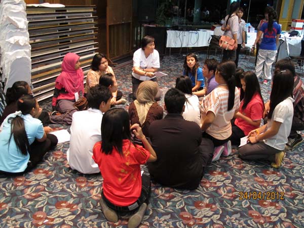 โครงการค่ายปลูกฝังคุณลักษณะความเป็นครูและเสริมประสบการณ์วิชาชีพครูสำหรับนิสิต/นักศึกษา ทุนโครงการ สควค. ปี 2555 ภาพที่ 448