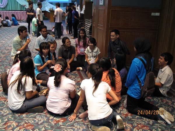 โครงการค่ายปลูกฝังคุณลักษณะความเป็นครูและเสริมประสบการณ์วิชาชีพครูสำหรับนิสิต/นักศึกษา ทุนโครงการ สควค. ปี 2555 ภาพที่ 449