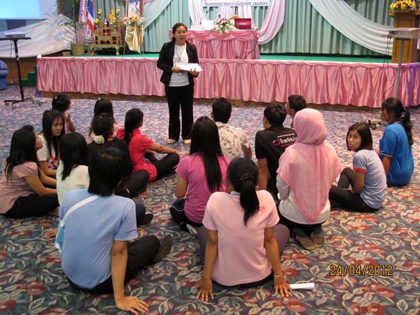 โครงการค่ายปลูกฝังคุณลักษณะความเป็นครูและเสริมประสบการณ์วิชาชีพครูสำหรับนิสิต/นักศึกษา ทุนโครงการ สควค. ปี 2555 ภาพที่ 451