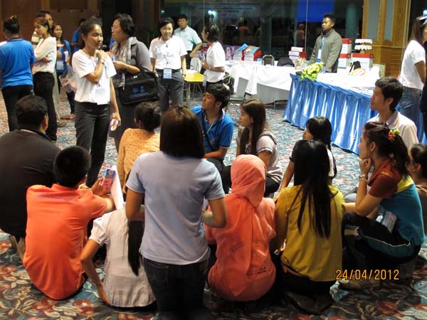 โครงการค่ายปลูกฝังคุณลักษณะความเป็นครูและเสริมประสบการณ์วิชาชีพครูสำหรับนิสิต/นักศึกษา ทุนโครงการ สควค. ปี 2555 ภาพที่ 453