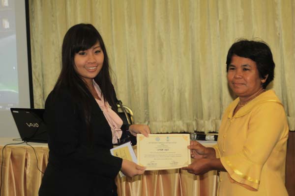 โครงการค่ายปลูกฝังคุณลักษณะความเป็นครูและเสริมประสบการณ์วิชาชีพครูสำหรับนิสิต/นักศึกษา ทุนโครงการ สควค. ปี 2555 ภาพที่ 460