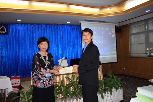 โครงการค่ายปลูกฝังคุณลักษณะความเป็นครูและเสริมประสบการณ์วิชาชีพครูสำหรับนิสิต/นักศึกษา ทุนโครงการ สควค. ปี 2555 ภาพที่ 475
