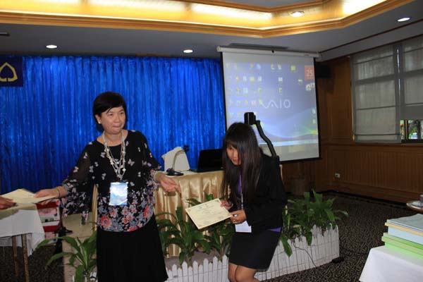 โครงการค่ายปลูกฝังคุณลักษณะความเป็นครูและเสริมประสบการณ์วิชาชีพครูสำหรับนิสิต/นักศึกษา ทุนโครงการ สควค. ปี 2555 ภาพที่ 477