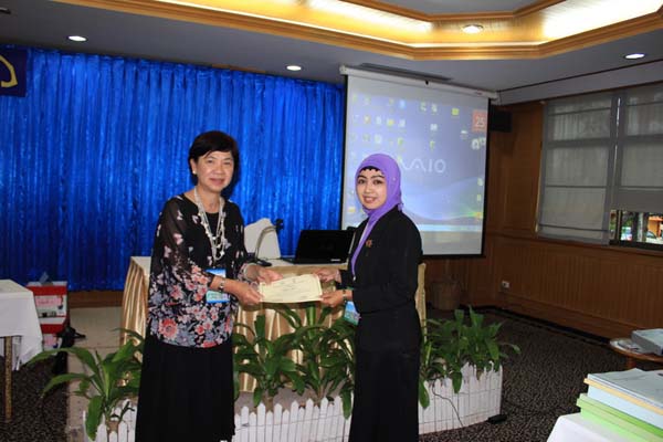 โครงการค่ายปลูกฝังคุณลักษณะความเป็นครูและเสริมประสบการณ์วิชาชีพครูสำหรับนิสิต/นักศึกษา ทุนโครงการ สควค. ปี 2555 ภาพที่ 481