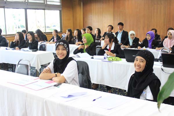 โครงการค่ายปลูกฝังคุณลักษณะความเป็นครูและเสริมประสบการณ์วิชาชีพครูสำหรับนิสิต/นักศึกษา ทุนโครงการ สควค. ปี 2555 ภาพที่ 513