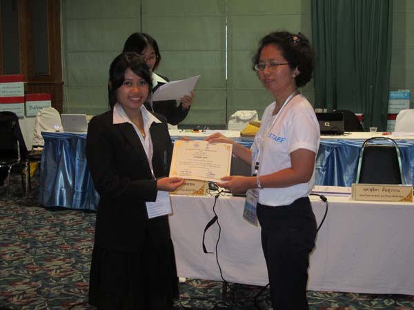 โครงการค่ายปลูกฝังคุณลักษณะความเป็นครูและเสริมประสบการณ์วิชาชีพครูสำหรับนิสิต/นักศึกษา ทุนโครงการ สควค. ปี 2555 ภาพที่ 686