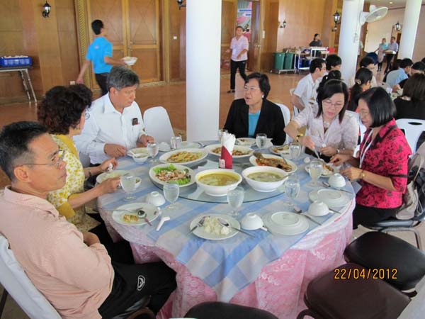 โครงการค่ายปลูกฝังคุณลักษณะความเป็นครูและเสริมประสบการณ์วิชาชีพครูสำหรับนิสิต/นักศึกษา ทุนโครงการ สควค. ปี 2555 ภาพที่ 740