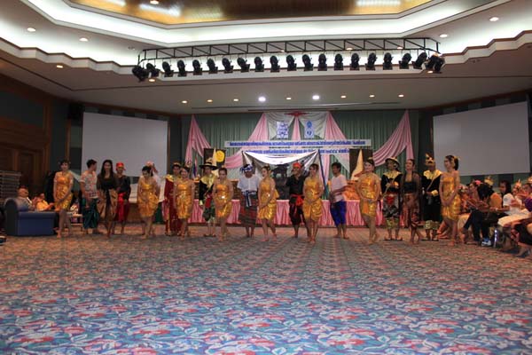 โครงการค่ายปลูกฝังคุณลักษณะความเป็นครูและเสริมประสบการณ์วิชาชีพครูสำหรับนิสิต/นักศึกษา ทุนโครงการ สควค. ปี 2555 ภาพที่ 826