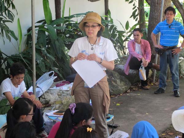 โครงการค่ายปลูกฝังคุณลักษณะความเป็นครูและเสริมประสบการณ์วิชาชีพครูสำหรับนิสิต/นักศึกษา ทุนโครงการ สควค. ปี 2555 ภาพที่ 879