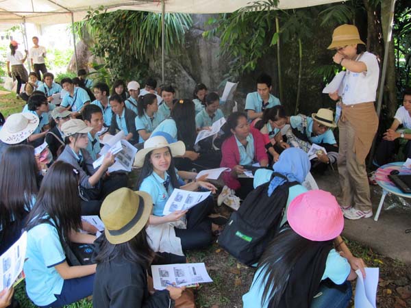 โครงการค่ายปลูกฝังคุณลักษณะความเป็นครูและเสริมประสบการณ์วิชาชีพครูสำหรับนิสิต/นักศึกษา ทุนโครงการ สควค. ปี 2555 ภาพที่ 880